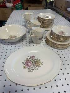 CUNNINGHAM & PICKETT 22 KARAT GOLD RIMMED DISH SET
