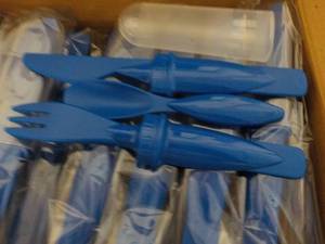 lot 314 image: Box of 50 Royal Blue Plastic Cutler...