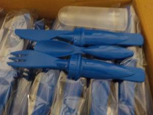 lot 316 image: Box of 50 Royal Blue Plastic Cutler...