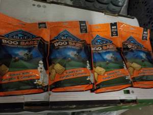 lot 348 image: 4 - 11 oz Boags Blue Boo Bars Dog B...