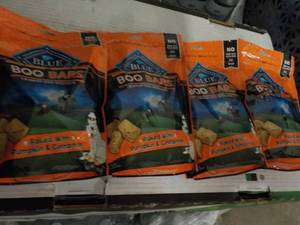 lot 350 image: 4 - 11 oz Boags Blue Boo Bars Dog B...