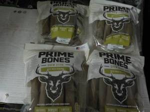 lot 352 image: Case of 4 - 22 oz Bags Purina Prime...