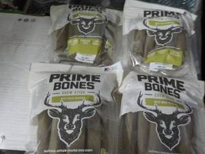 lot 353 image: Case of 4 - 22 oz Bags Purina Prime...