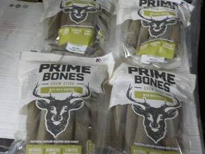 lot 354 image: Case of 4 - 22 oz Bags Purina Prime...