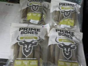 lot 355 image: Case of 4 - 22 oz Bags Purina Prime...