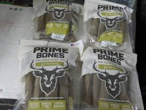 lot 356 image: Case of 4 - 22 oz Bags Purina Prime...