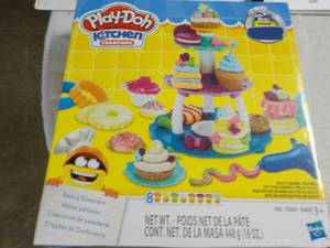 lot 437 image: Play - Doh Kitchen Creations...