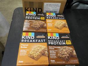 lot 257 image: Case of 32 KIND Breakfast Protein B...