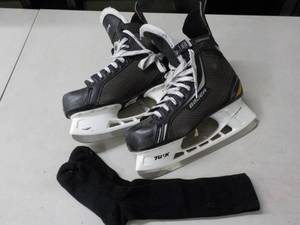 lot 261 image: Bauer Hockey Skates size 10 and Com...