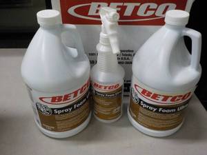 lot 264 image: 2 Gallon Jugs Betco Spray Foam Ultr...