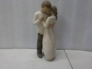lot 289 image: Willow Tree Figurine 9 Tall...