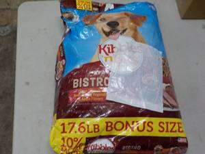 lot 470 image: 17.6 lb. Bag Kibbles N Bits Dog Foo...