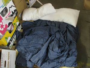 lot 13 image: King Sheets and Pillow Cases with P...