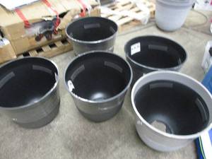 lot 18 image: 5 large Planter Pots- damaged bases...