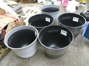 lot 19 image: 5 large Planter Pots- damaged bases...