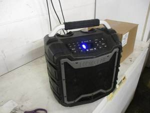 lot 20 image: Ecox Gear Speaker with Charging Cor...