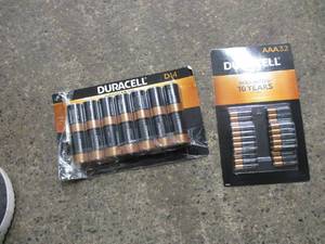 lot 64 image: Duracell Batteries