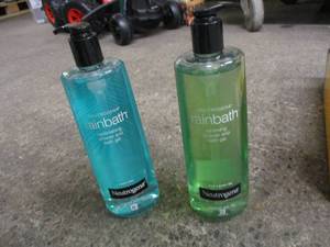 lot 87 image: Neutrogena Shower and Bath Gel...