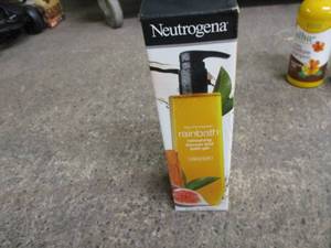 lot 88 image: Neutrogena Shower and Bath Gel...