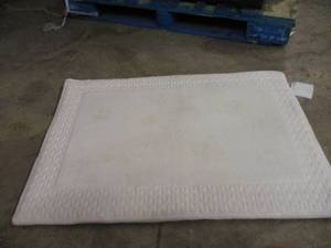 lot 99 image: 3 x 2 White Bath Mat...