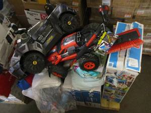 lot 105 image: Pallet of Repairables Returns...