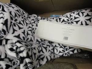 lot 110 image: Soft Blanket and Sheets...