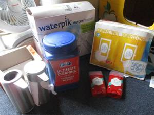 lot 137 image: HouseholdBathroom Items with a Wat...
