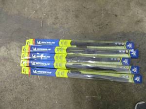 lot 200 image: 5 Michelin Windshield Wipers (3 - 2...