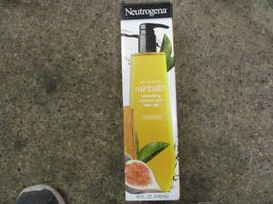 lot 228 image: Neutrogena Rain Bath shower and Bat...