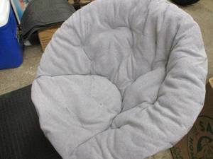 lot 251 image: Floor Mat and Folding Chair- slight...
