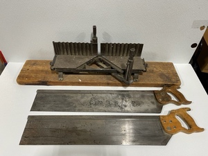lot 5 image: Vintage Miter Saw