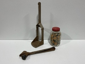 lot 6 image: Red Diamond Bottle Capper and Caps