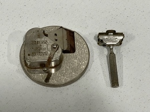 lot 13 image: Kriss Kross Razor Blade Stropper