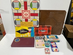 lot 15 image: Lot of Vintage Games