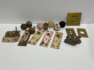 lot 16 image: Vintage Door Knobs and  Wall Plates