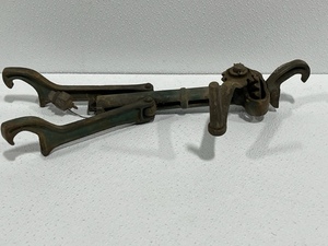 lot 35 image: Antique Hand Crank PullerSpreader