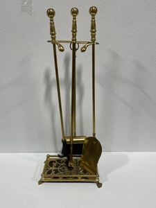 lot 39 image: Vintage Fireplace Tool Set