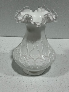 lot 52 image: Milk Glass Vase