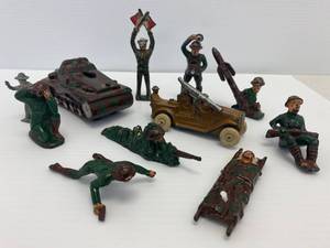 lot 12 image: Group Of Vintage Barclay Metal Soldiers And Rubber Tank