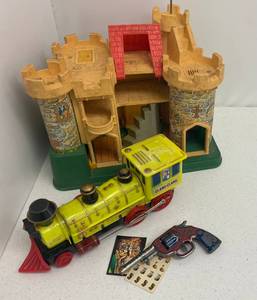lot 41 image: Group Of Vintage Toys