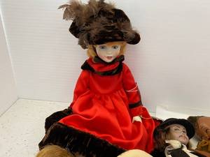 lot 98 image: Group Of Vintage Toys