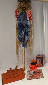 lot 106 image: Vintage Halloween Items