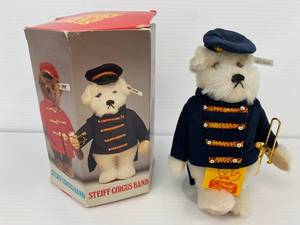 lot 113 image: Vintage Steiff Dog Bandsman Limited Edition. (Golden Age Of The Circus) With Original Box