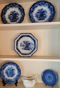 lot 54 image: Antique English Flow Blue Ceramicware Collection