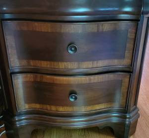 lot 11 image: 3 Drawer Nightstand Table