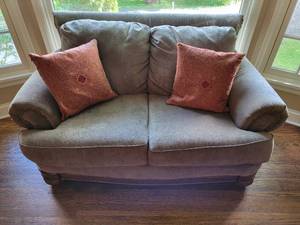 lot 41 image: Large Contemporary Loveseat Sofa