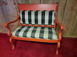 lot 45 image: Country Charm Settee Bench