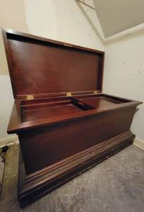 lot 82 image: Vintage Wardrobe Trunk