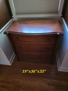 lot 36 image: Cherry Three Drawer Chest