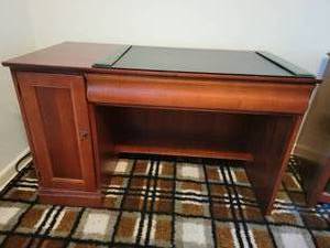 lot 33 image: Hooker 3 Section Home Office Work Station Desk